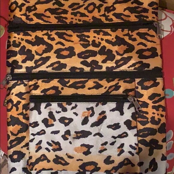 Leopard printed crossbody bag - Picture 2 of 3